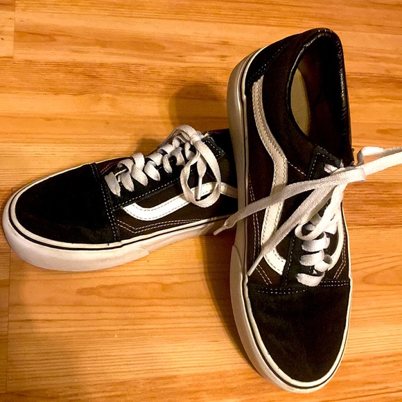 Vans Black & White Lace-up Shoes -M 7 / W 8.5 - Picture 1 of 9